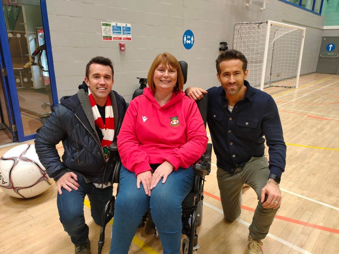 Kerry Evans with Ryan Reynolds and Rob McElhenney. 